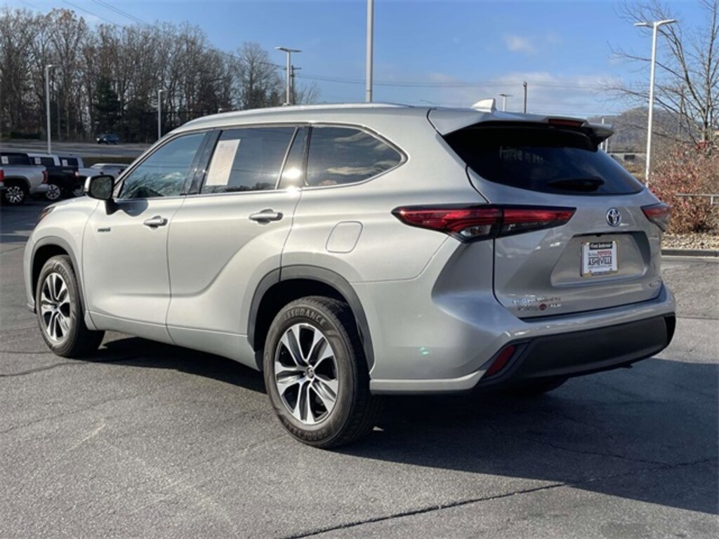Used 2021 Toyota Highlander Hybrid XLE SUV