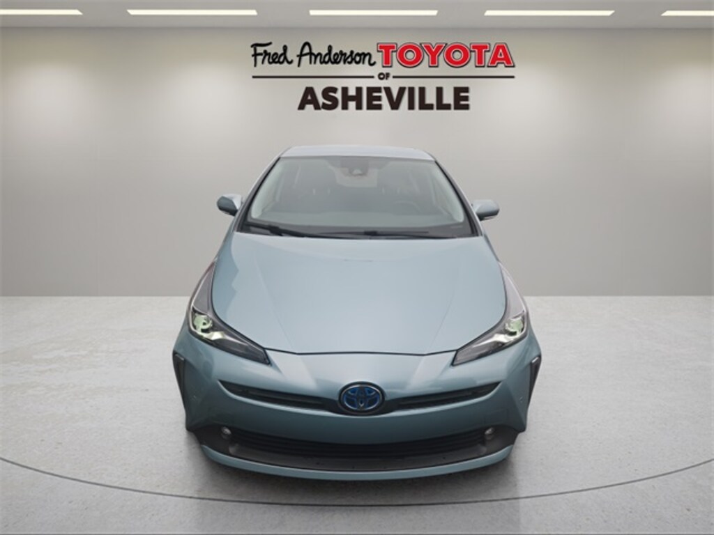 Used 2022 Toyota Prius L Hatchback