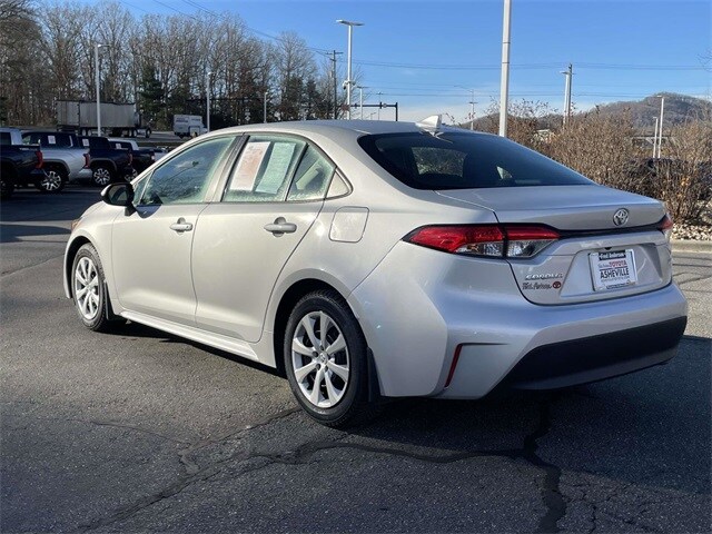 2024 Toyota Corolla LE photo 3