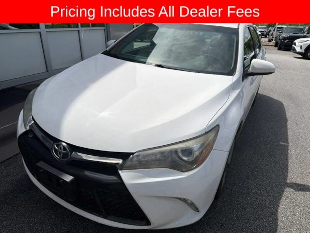 Used 2017 Toyota Camry SE Sedan