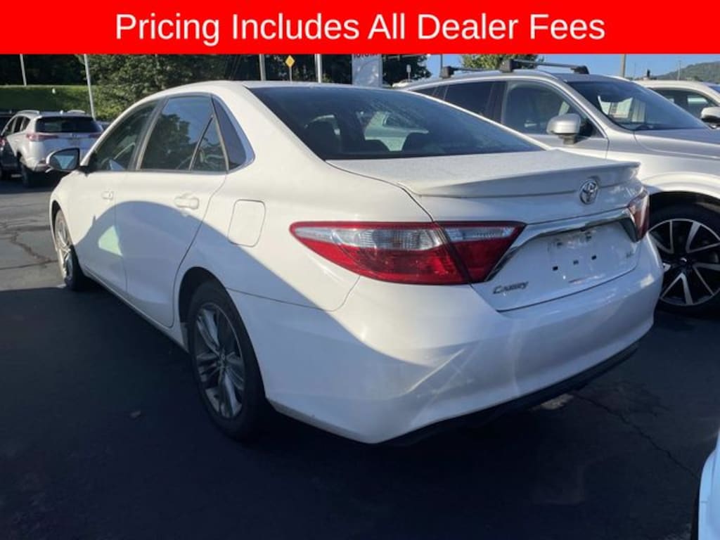 Used 2017 Toyota Camry SE Sedan