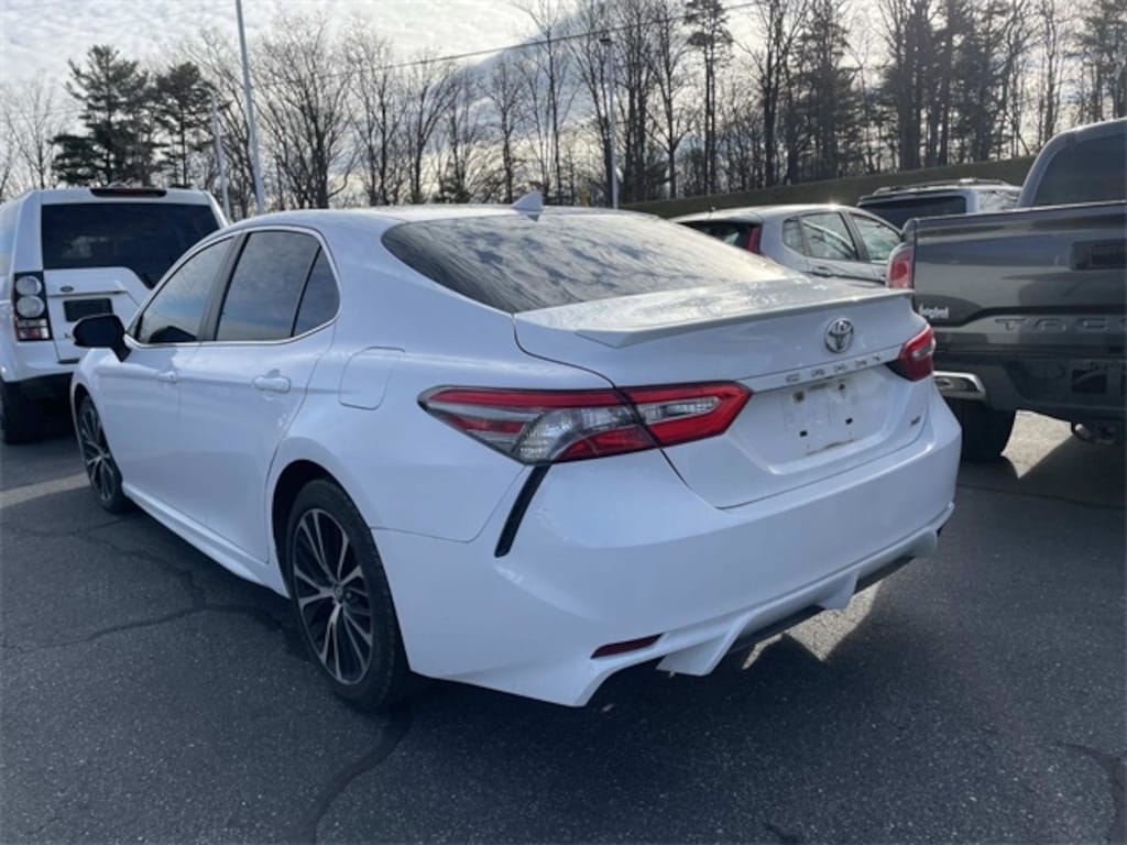 Used 2019 Toyota Camry SE Sedan