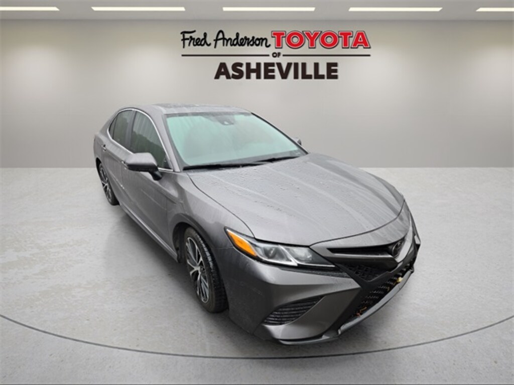 Used 2020 Toyota Camry SE Sedan