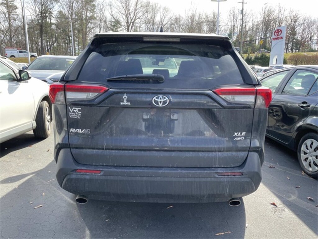 Used 2021 Toyota RAV4 XLE SUV
