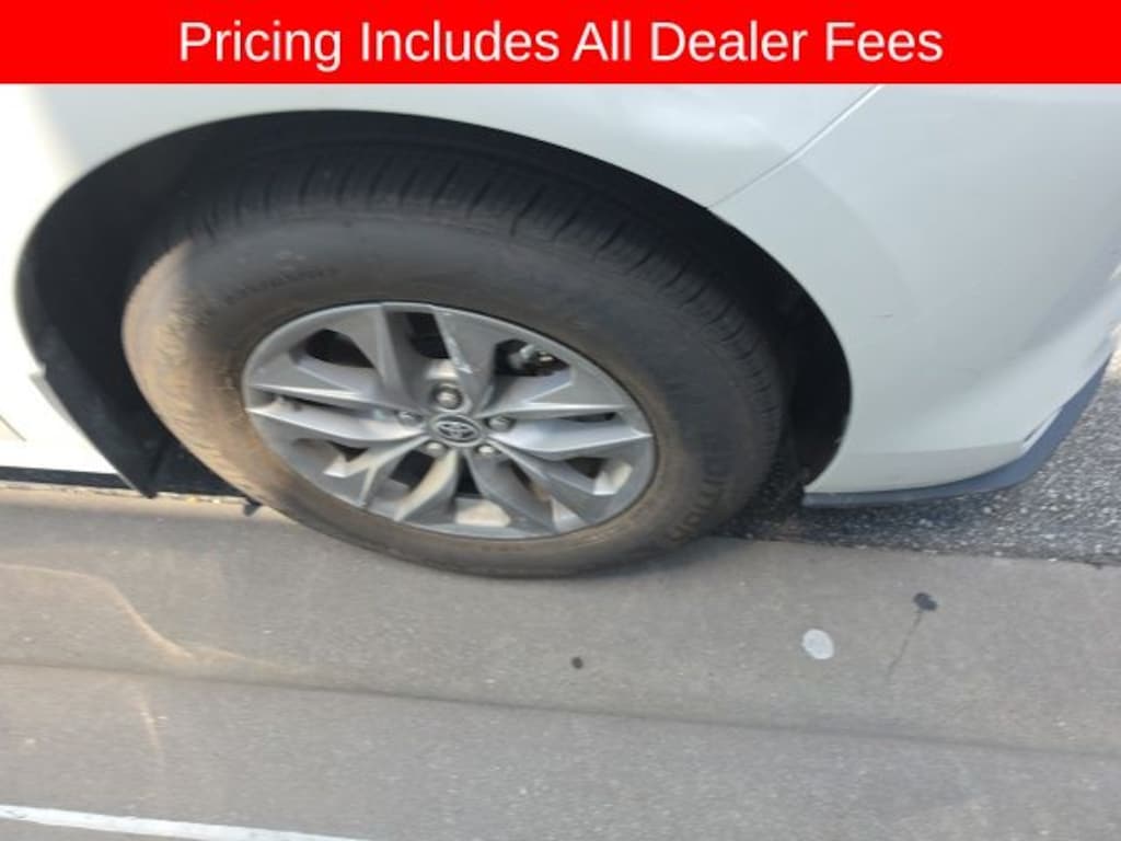 Used 2024 Toyota Sienna XLE Minivan/Van
