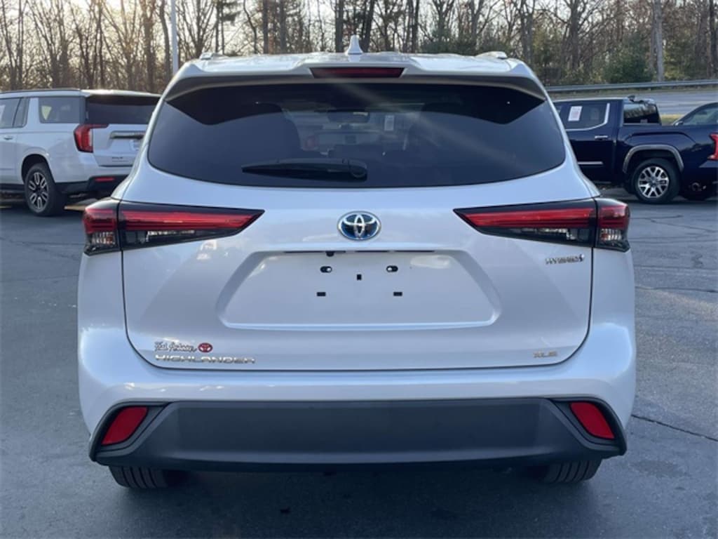 Used 2022 Toyota Highlander Hybrid XLE SUV