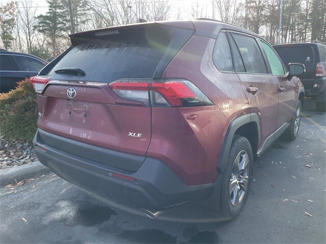 2024 Toyota RAV4 XLE photo 3