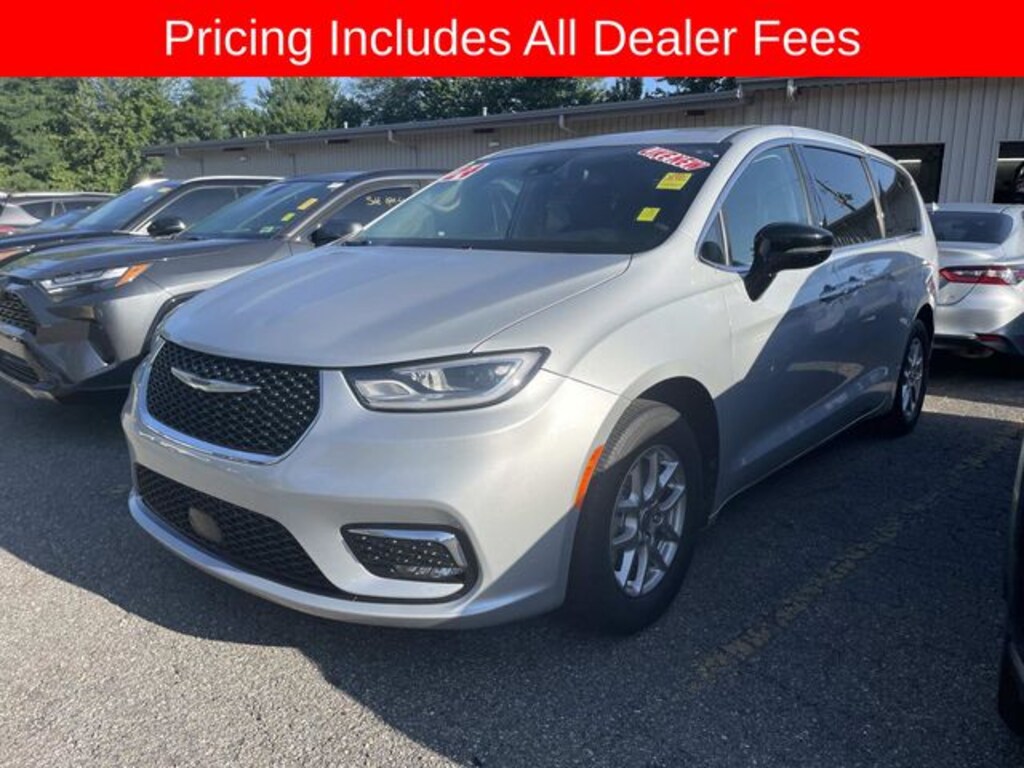 Used 2024 Chrysler Pacifica Touring L Minivan/Van