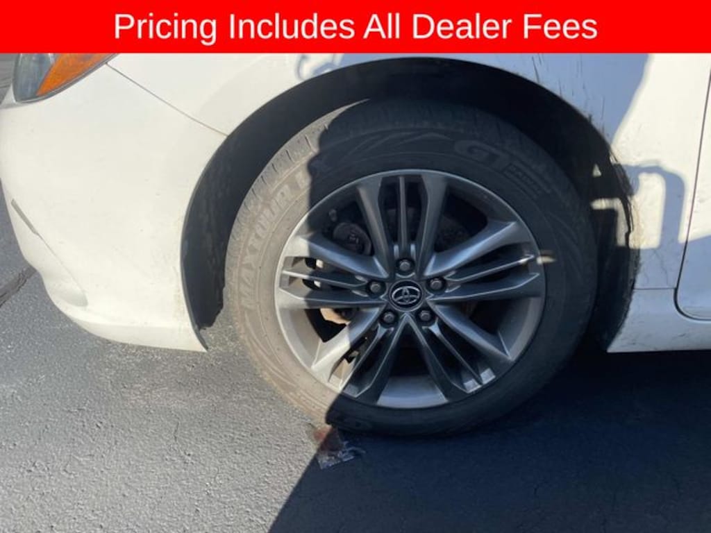 Used 2017 Toyota Camry SE Sedan