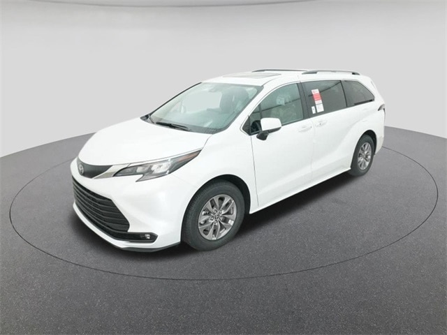 2026 Toyota Sienna XLE's photo