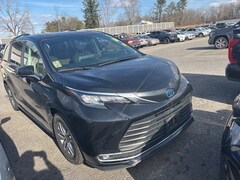 2024 Toyota Sienna XLE Minivan/Van