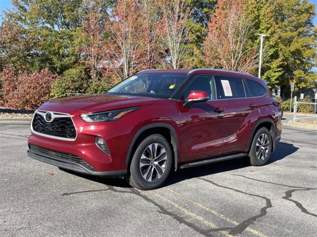 Used 2022 Toyota Highlander XLE SUV