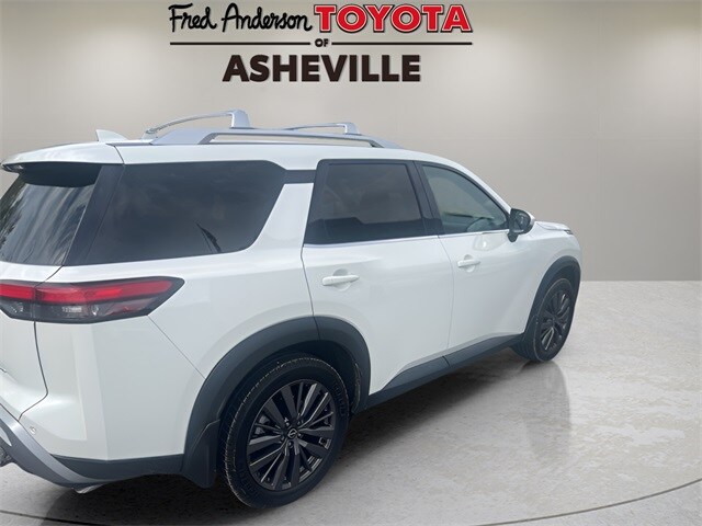 2022 Nissan Pathfinder SL photo 4