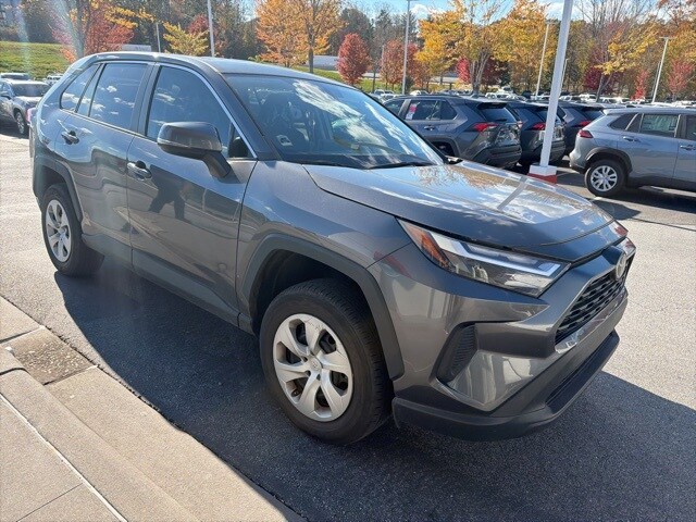2023 Toyota RAV4 LE photo 3