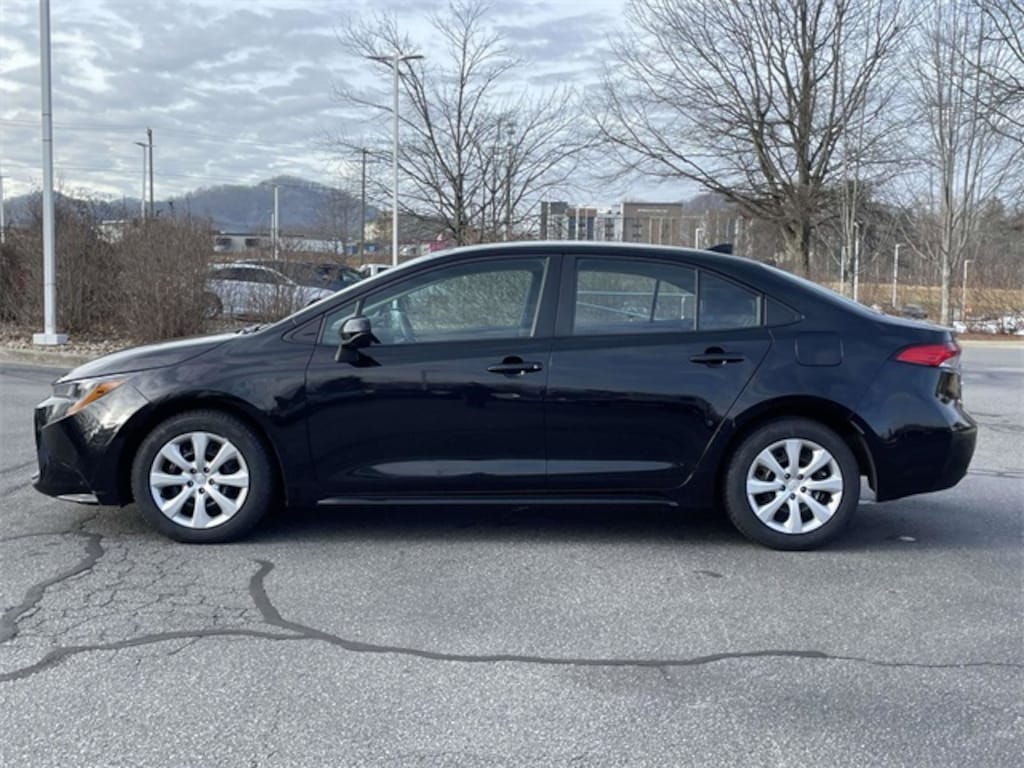 Used 2024 Toyota Corolla LE Sedan