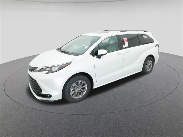 2026 Toyota Sienna XLE's photo
