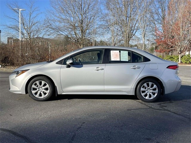 2024 Toyota Corolla LE photo 2