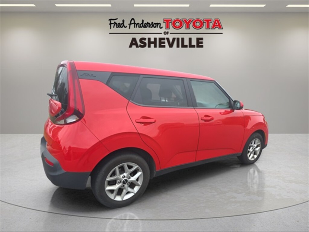 Used 2022 Kia Soul LX Hatchback