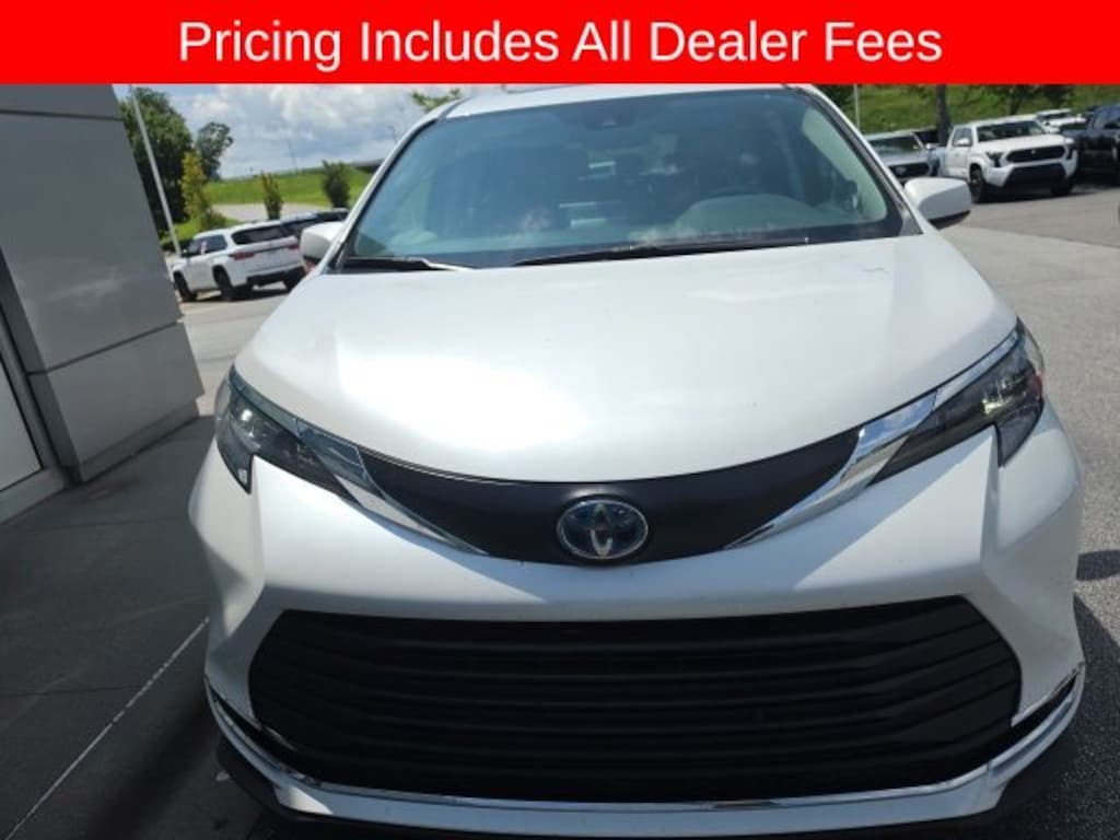 Used 2024 Toyota Sienna XLE Minivan/Van