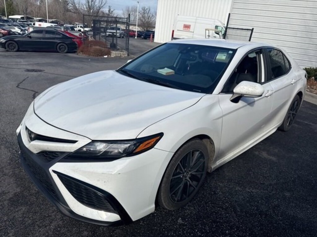 Used 2021 Toyota Camry SE Sedan