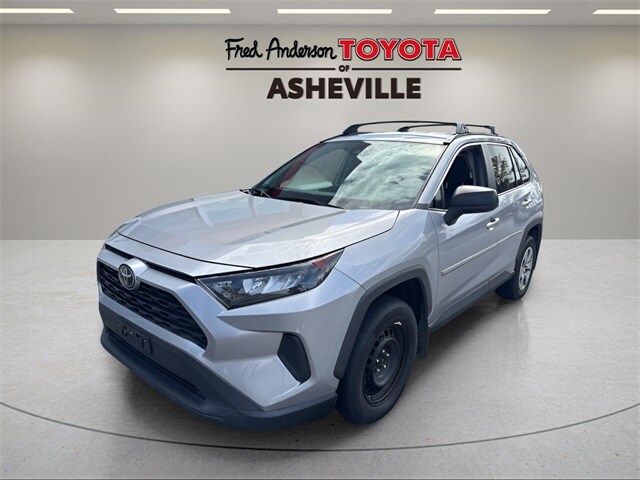2020 Toyota RAV4 LE photo 2
