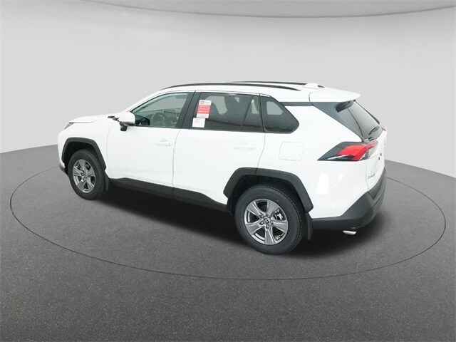 2025 Toyota RAV4 XLE photo 4