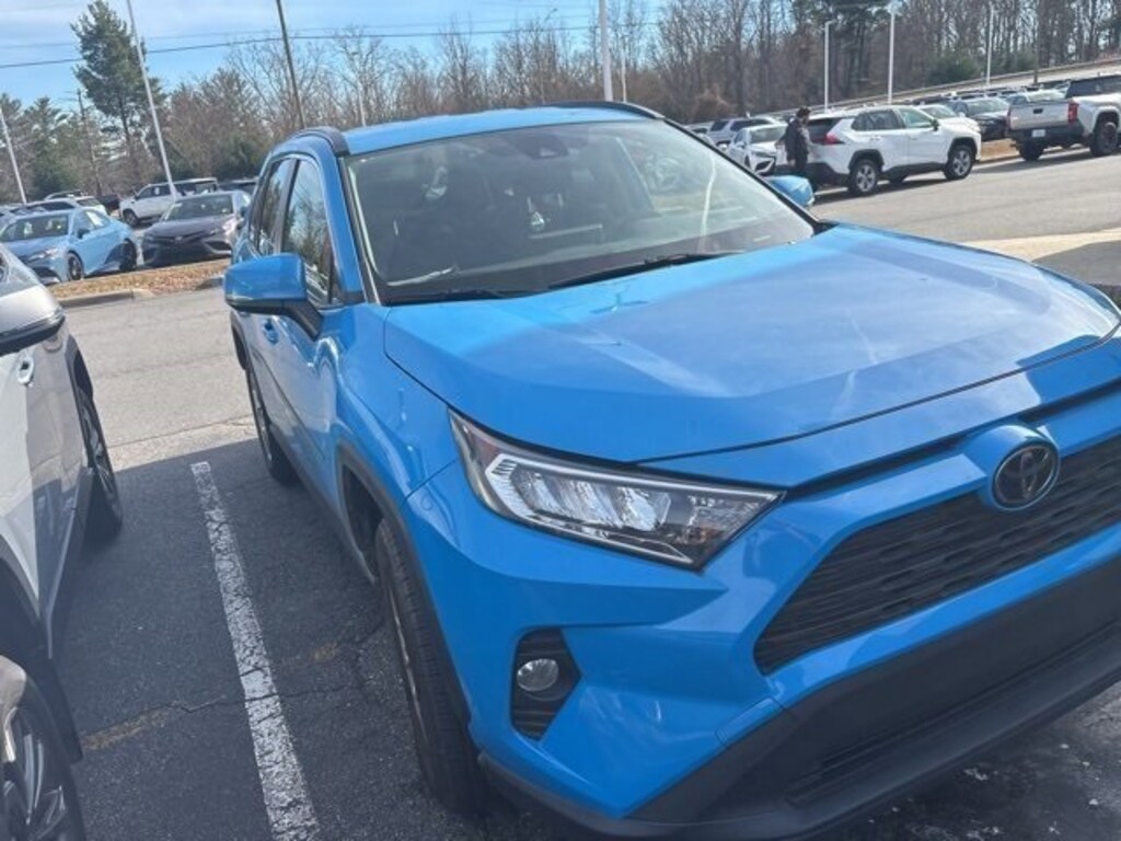 Used 2020 Toyota RAV4 XLE SUV