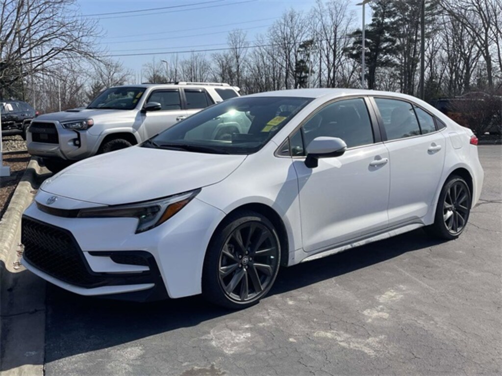 Used 2023 Toyota Corolla SE Sedan
