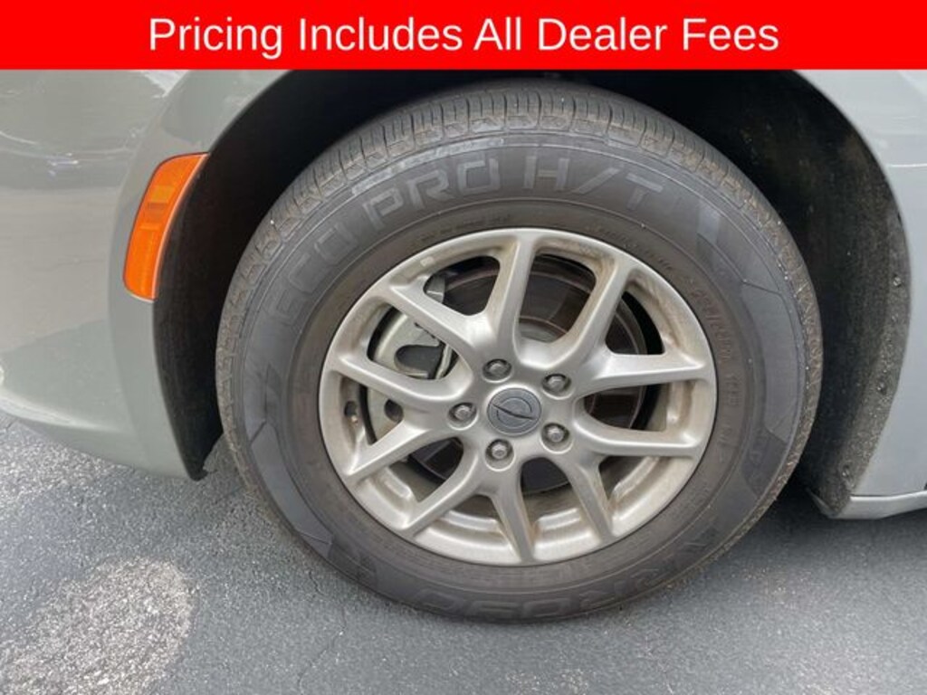 Used 2025 Chrysler Pacifica Select Minivan/Van