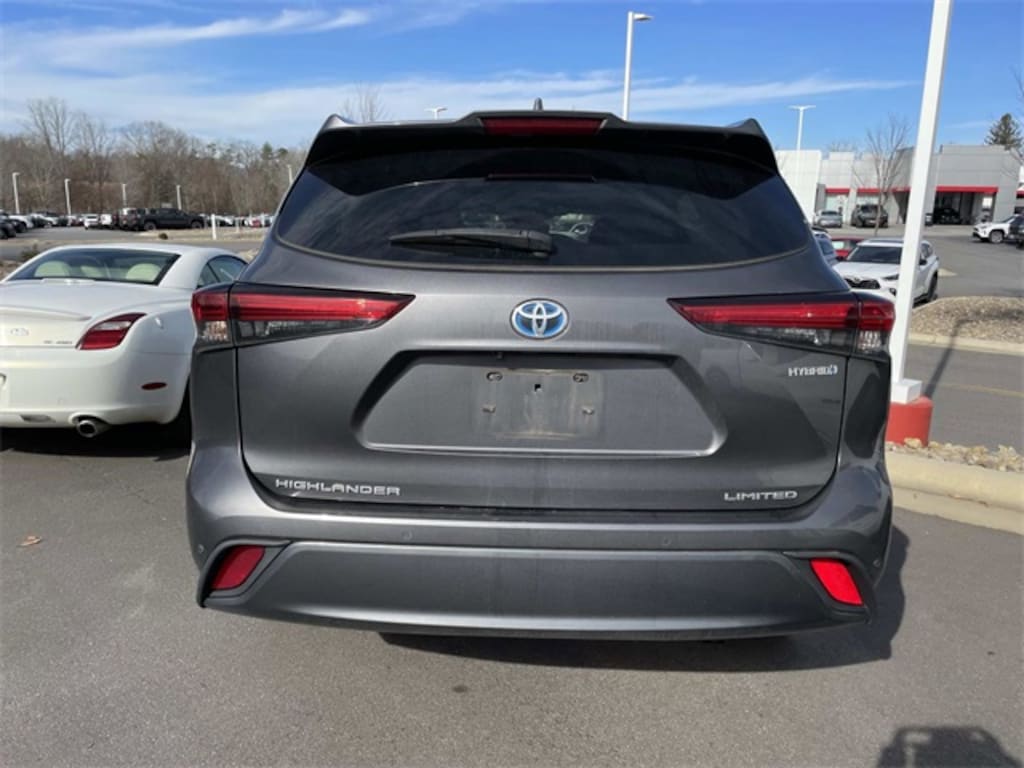 Used 2022 Toyota Highlander Hybrid Limited SUV