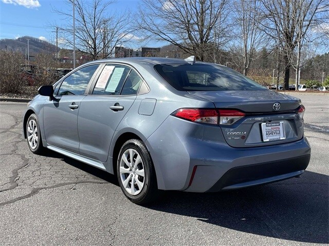 2021 Toyota Corolla LE photo 2