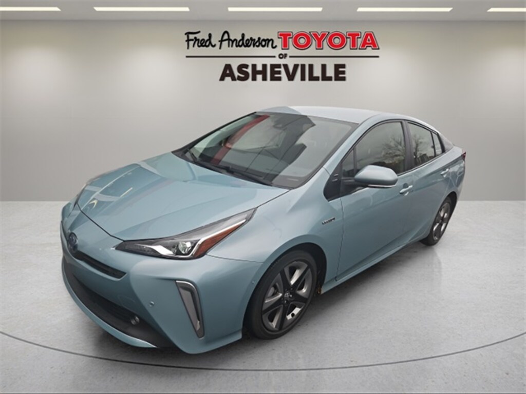 Used 2022 Toyota Prius L Hatchback