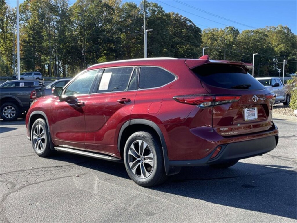 Used 2022 Toyota Highlander XLE SUV