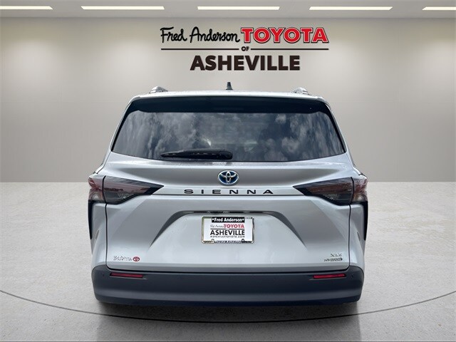 2024 Toyota Sienna XLE photo 4