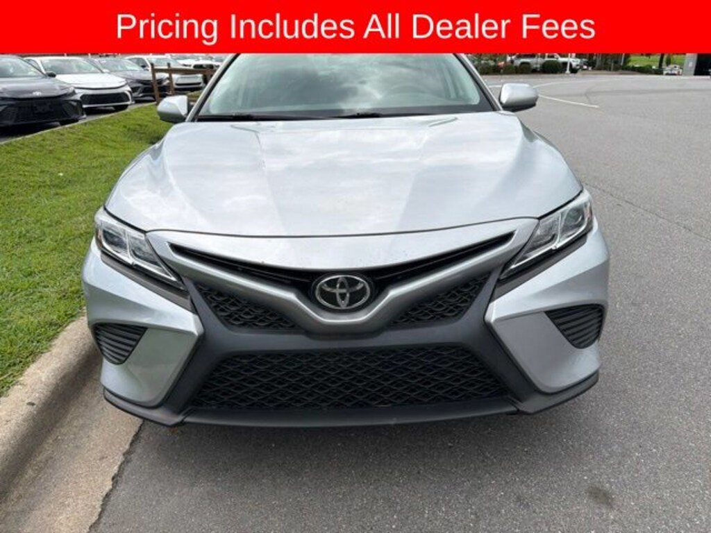 Used 2020 Toyota Camry SE Sedan