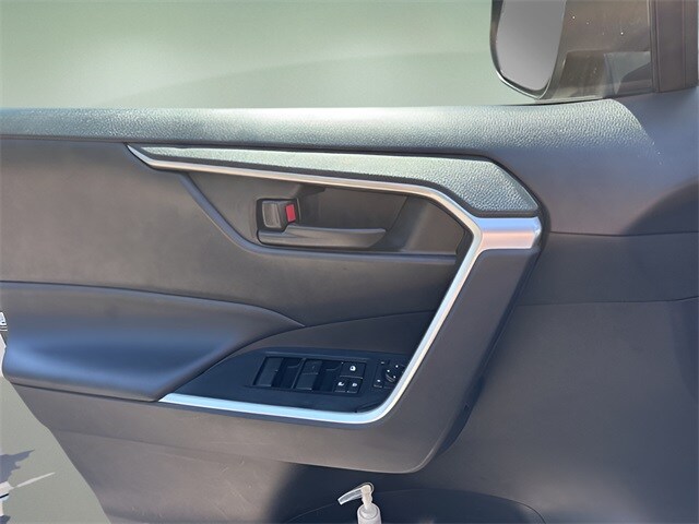 2023 Toyota RAV4 LE photo 4