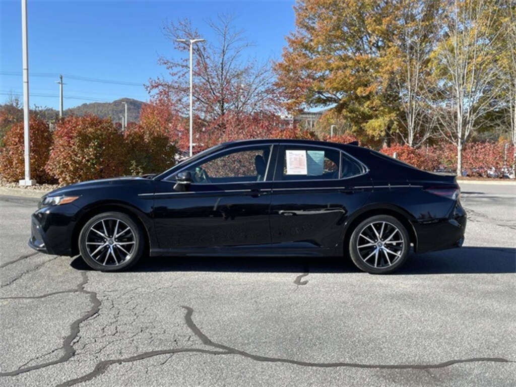 Used 2023 Toyota Camry SE Sedan