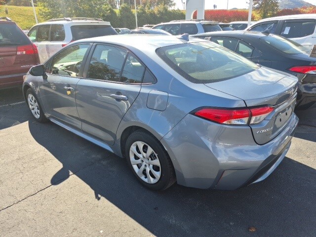 2022 Toyota Corolla LE photo 2