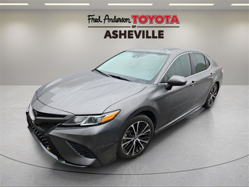 Used 2020 Toyota Camry SE Sedan