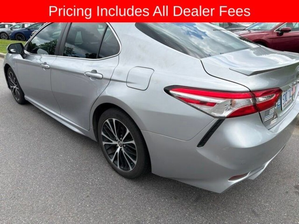 Used 2020 Toyota Camry SE Sedan