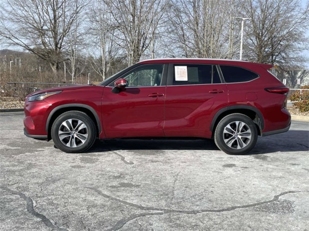 Used 2023 Toyota Highlander XLE SUV