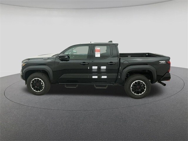2025 Toyota Tacoma TRD Off-Road photo 3