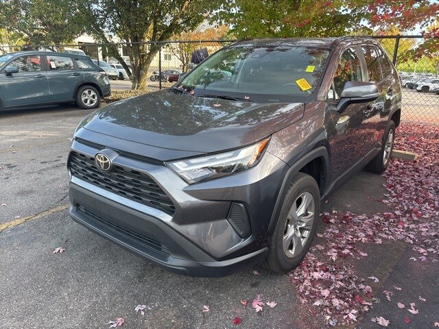 2025 Toyota RAV4 XLE photo 3