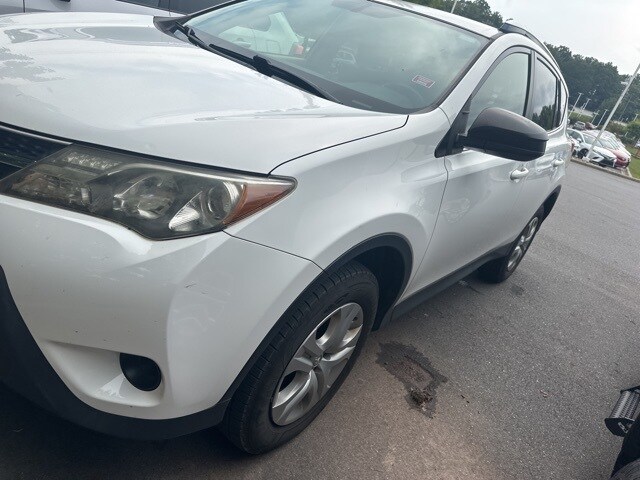 2013 Toyota RAV4 LE photo 3