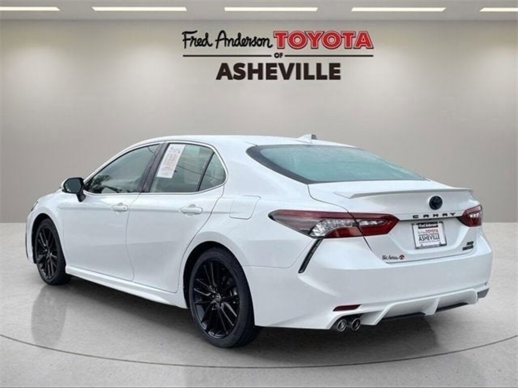 Used 2022 Toyota Camry Hybrid XSE Sedan