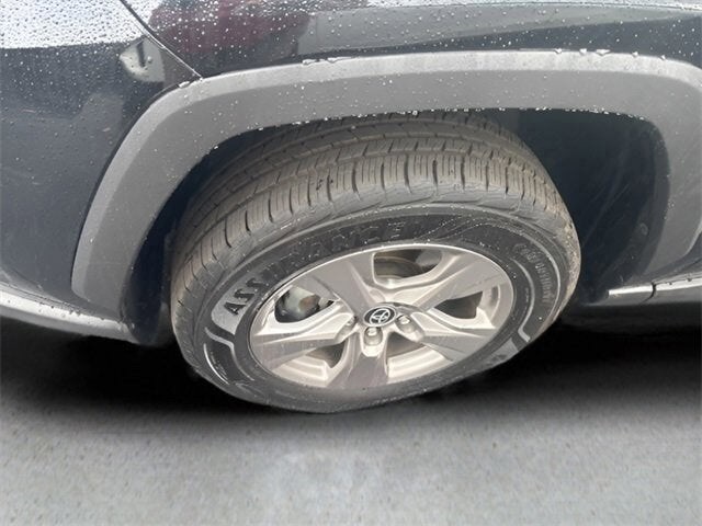 2023 Toyota RAV4 XLE photo 4