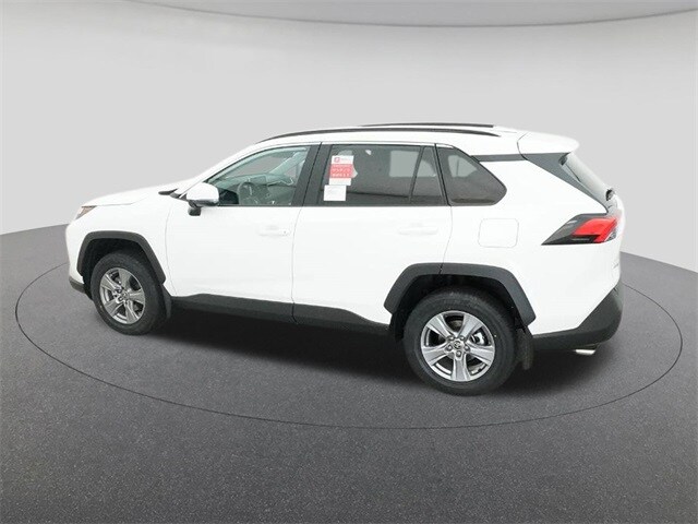 2025 Toyota RAV4 XLE photo 4