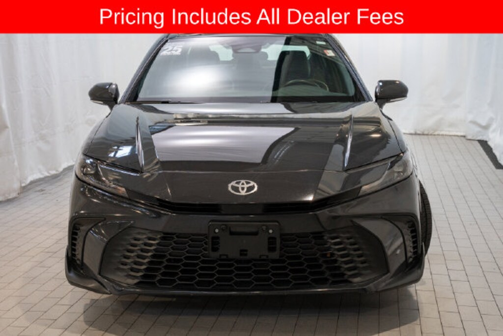 Used 2025 Toyota Camry SE Sedan