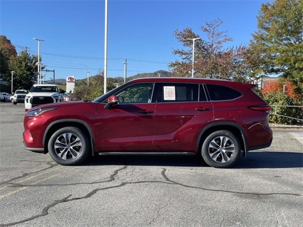 Used 2022 Toyota Highlander XLE SUV