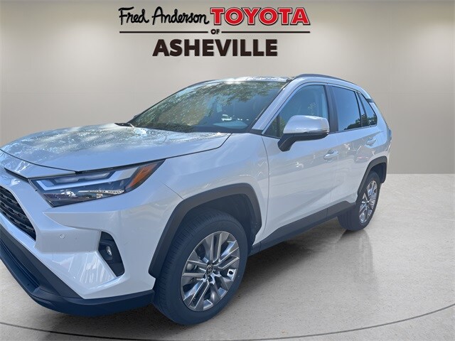 2024 Toyota RAV4 XLE Premium photo 3